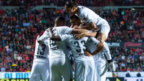 Ráfaga de goles mantiene a Rayados en la cima