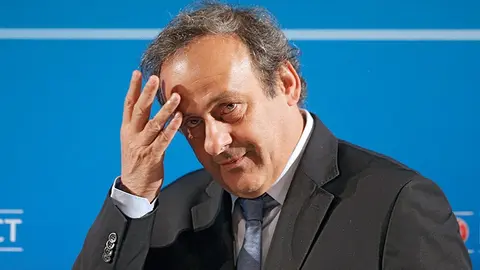 Platini retira su candidatura a presidencia de FIFA