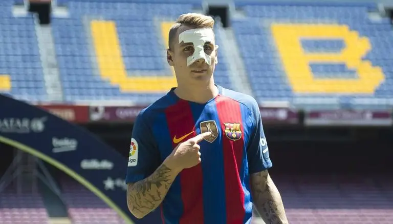 Digne se hizo cirugía plástica antes de llegar al Barça