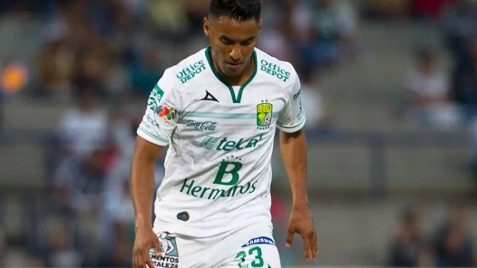 Gallo Vázquez, segundo refuerzo de Chivas