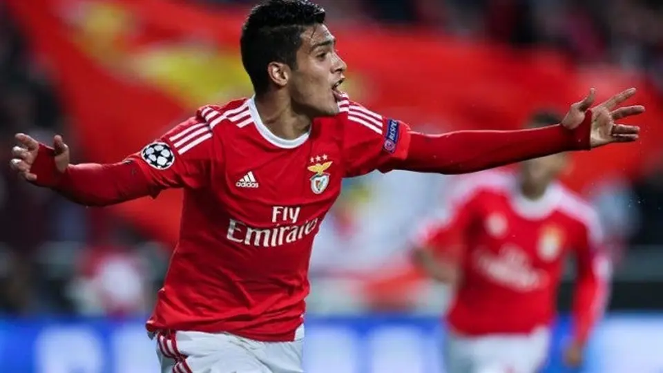 Jiménez anota el 'gol de su vida' contra Bayern Munich