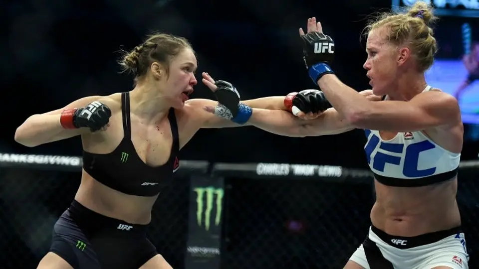 Rousey le dijo a Dana White que estaba agotada