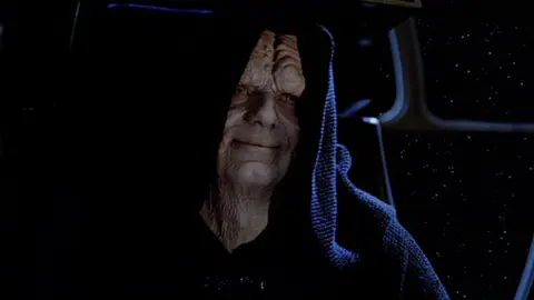 Emperador Palpatine, ahora concejal en Ucrania
