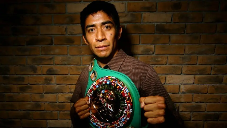 Ganigan López retiene título minimosca en la Arena Coliseo