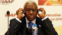 Expresidente de la IAAF dimite del COI