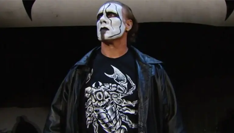 Sting le hace la vida imposible a Seth Rollins