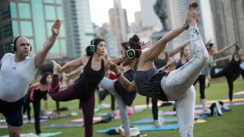 Practicar yoga mejora rendimiento de corredores