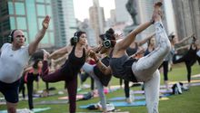 Practicar yoga mejora rendimiento de corredores