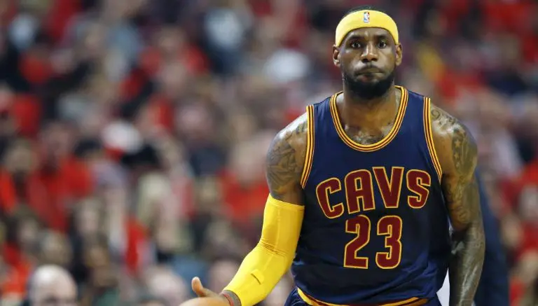 LeBron James, en un partido con los Cavaliers | EFE