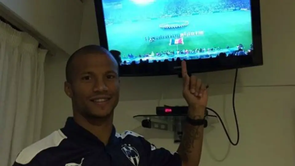 Carlos Sánchez sigue a Rayados desde Uruguay