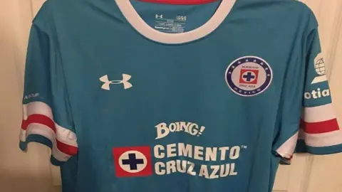 Filtran nuevas imágenes del uniforme titular de Cruz Azul