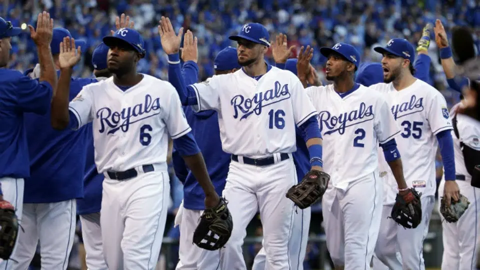 Reales doblegan a los Astros y empatan la Serie