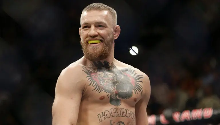 McGregor, durante un combate de UFC | AP