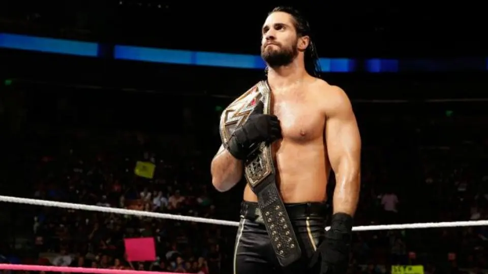 Seth Rollins ya no es campeón de WWE por lesión