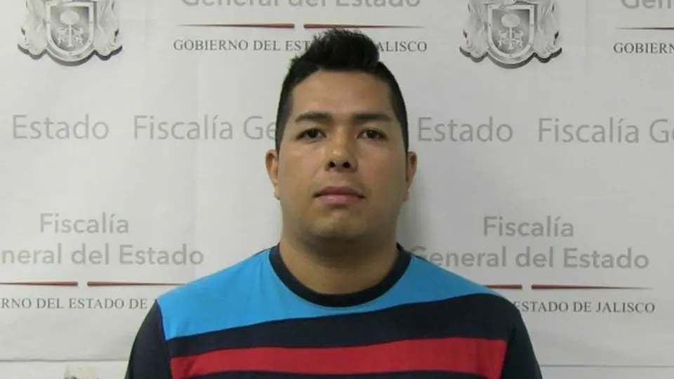 Joven es encarcelado por fingir ser narco en Facebook