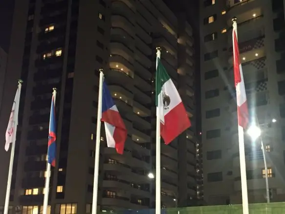 Bandera mexicana es izada en Villa Olímpica