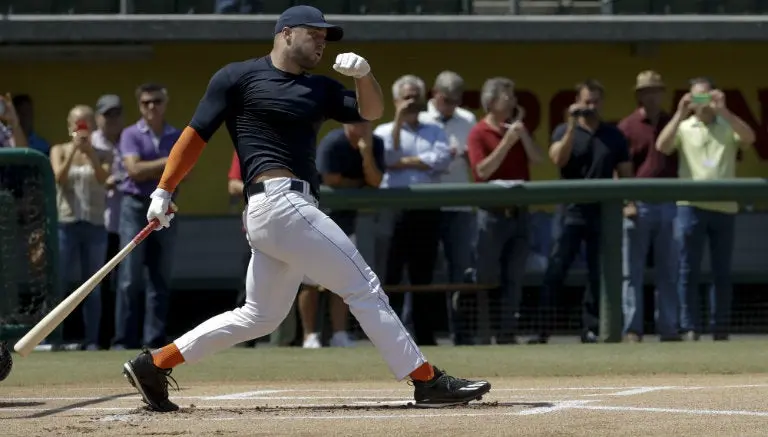 Bravos confirma interés por exquarterback Tim Tebow