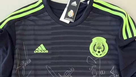 RÉCORD te regala una playera autografiada del Tri
