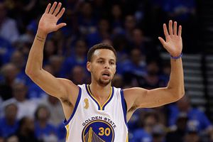 Curry brilla en jornada inaugural de NBA
