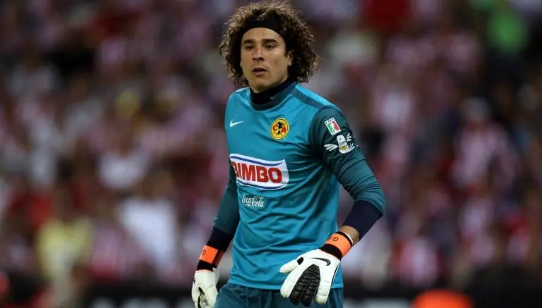 Guillermo Ochoa en un encuentro del América en 2010 | Récord