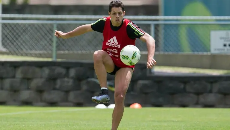 Chicharito sintió calor y mostró de más en práctica del Tri