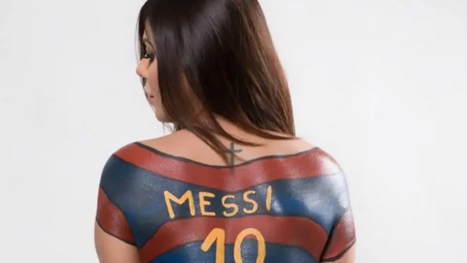 Miss Bumbum impacta con sexy bodypainting de Messi
