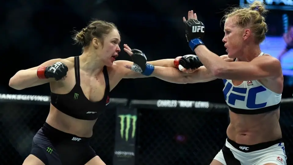 Cris Cyborg festeja derrota de Ronda Rousey