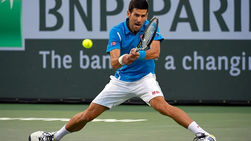 Djokovic remonta y avanza en Indian Wells