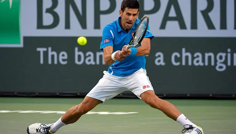 Djokovic remonta y avanza en Indian Wells