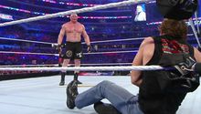 Ambrose se luce, pero pierde contra Lesnar
