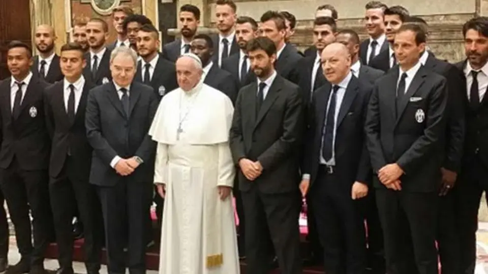 Papa recibe a jugadores de Milan y Juventus
