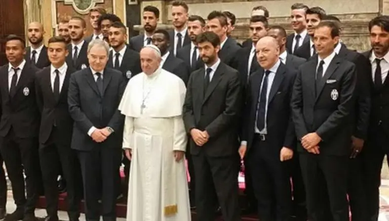 Papa recibe a jugadores de Milan y Juventus