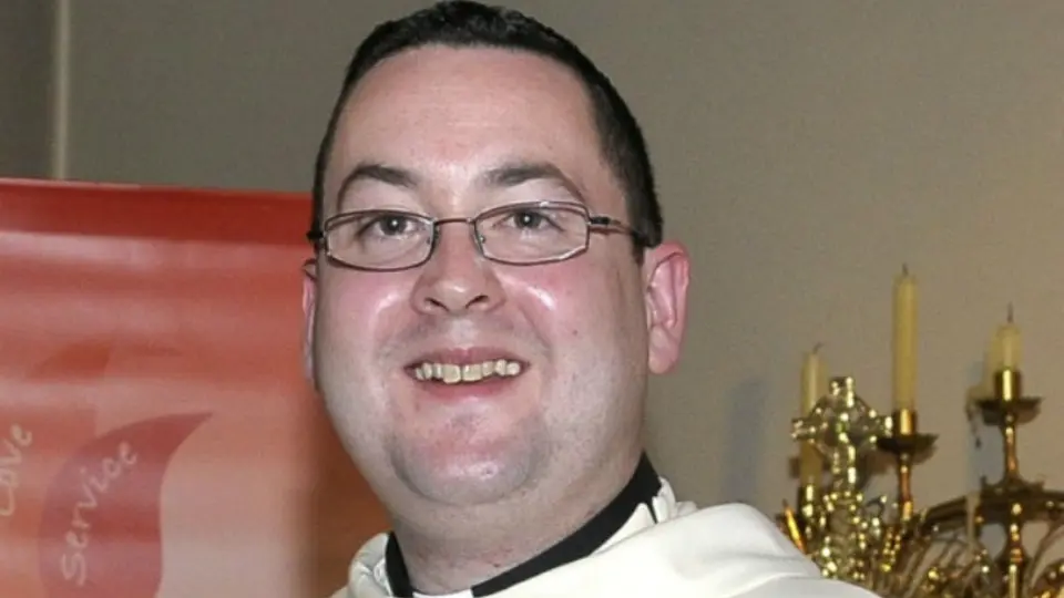 Captan a sacerdote consumiendo cocaína