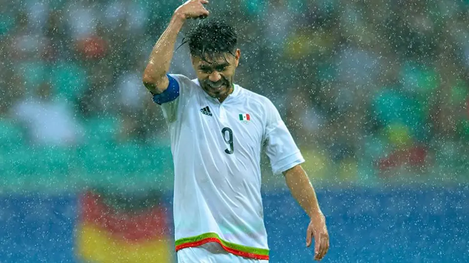 Peralta sale lesionado en debut del Tri en Río 2016