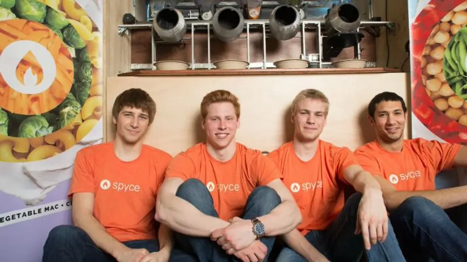 Estudiantes del MIT crean un robot cocinero