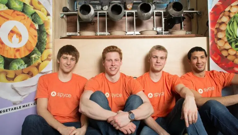 Estudiantes del MIT crean un robot cocinero