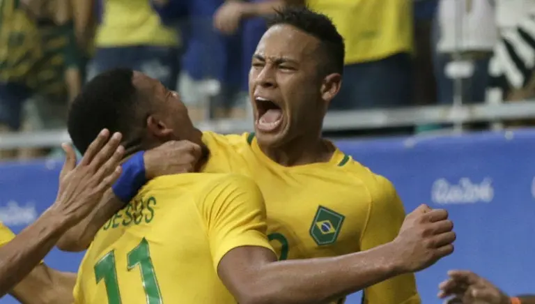 Brasil golea a Dinamarca y evita fracaso en Río 2016
