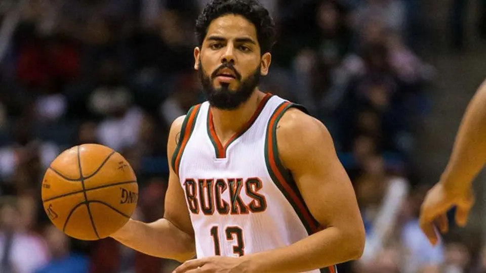 Bucks dan de baja a Jorge Gutiérrez