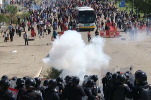 CNTE y Policía Federal se enfrentan en Oaxaca