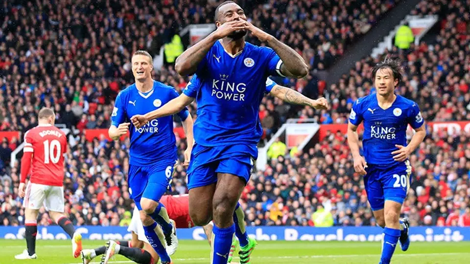 Mexicano gana medio millón de pesos por apuesta al Leicester