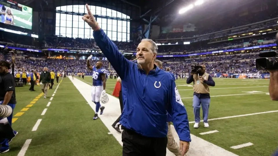 Chuck Pagano permanecerá en Indianapolis