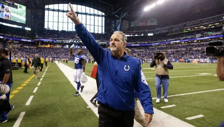 Chuck Pagano permanecerá en Indianapolis
