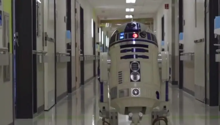 Personajes de Star Wars sorprenden a niños en hospital