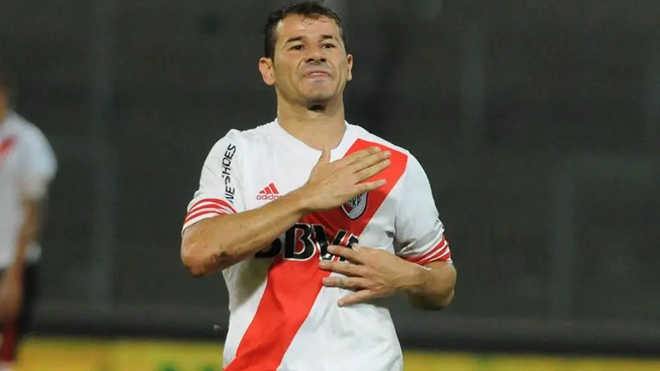 Prensa argentina coloca a Rodrigo Mora en Cruz Azul