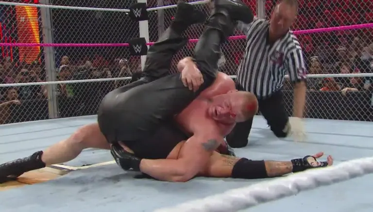 Brock Lesnar doblega a Undertaker en Hell in a Cell