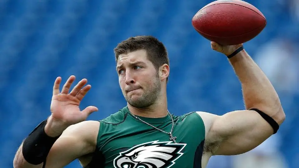 Tim Tebow es cortado por las Águilas de Filadelfia