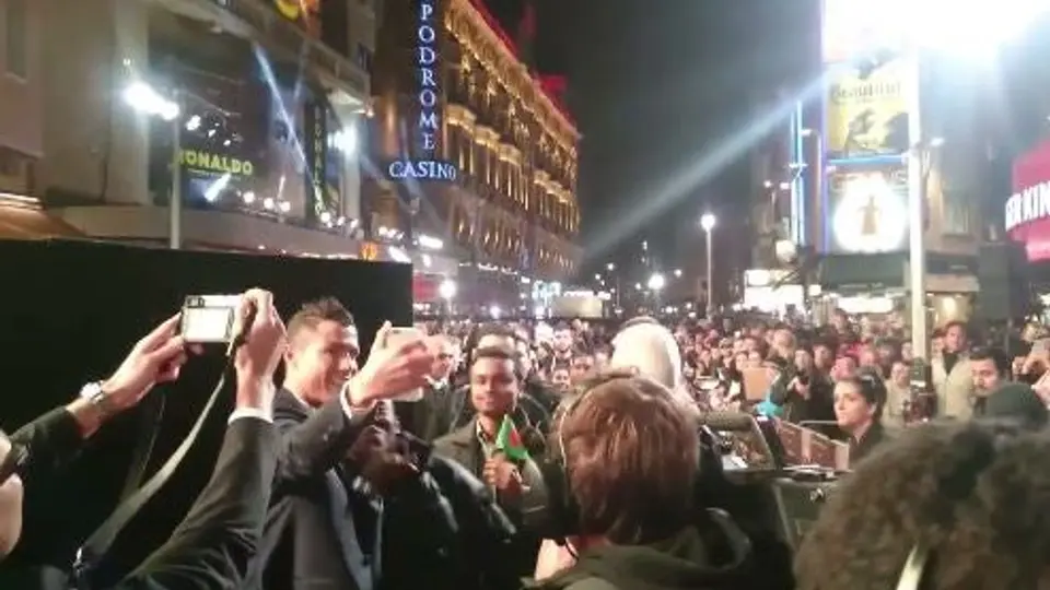 CR7 intenta romper récord de selfies en 3 minutos