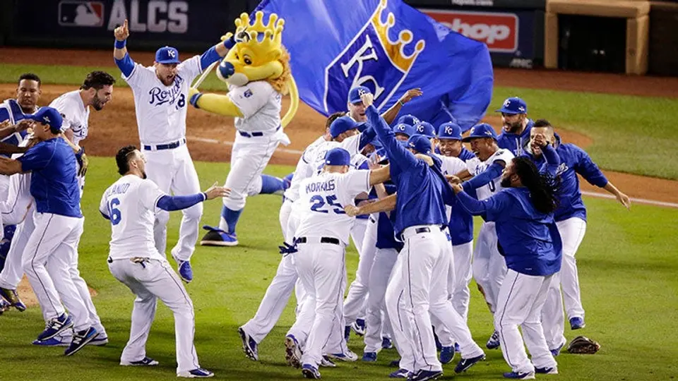 Kansas City regresa a la Serie Mundial tras vencer a Toronto