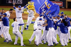 Kansas City regresa a la Serie Mundial tras vencer a Toronto