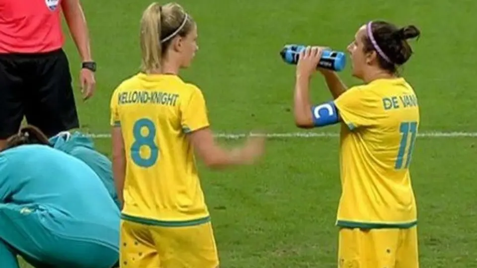 Jugadora australiana salva de mega fail a compañera
